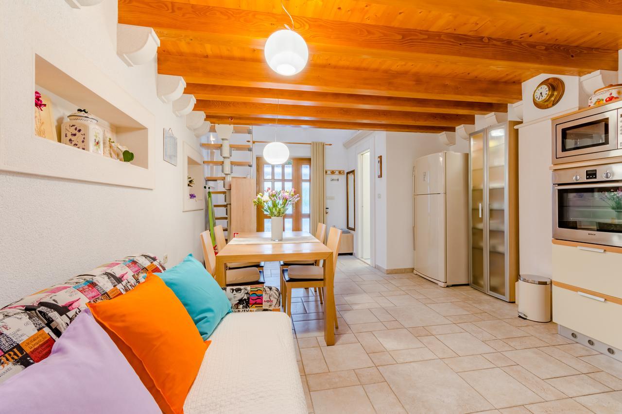 Apartments Villa Camellia - Adults Only Supetar Eksteriør bilde